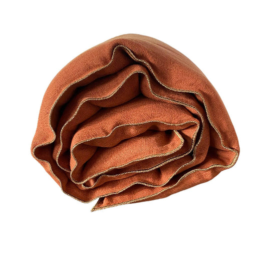 Édredon bout de lit en lin lavé pour canapé ou lit en lin certifié european flax fabriqué en France coloris terracotta déhoussable vendu avec le garnissage avec lurex doré