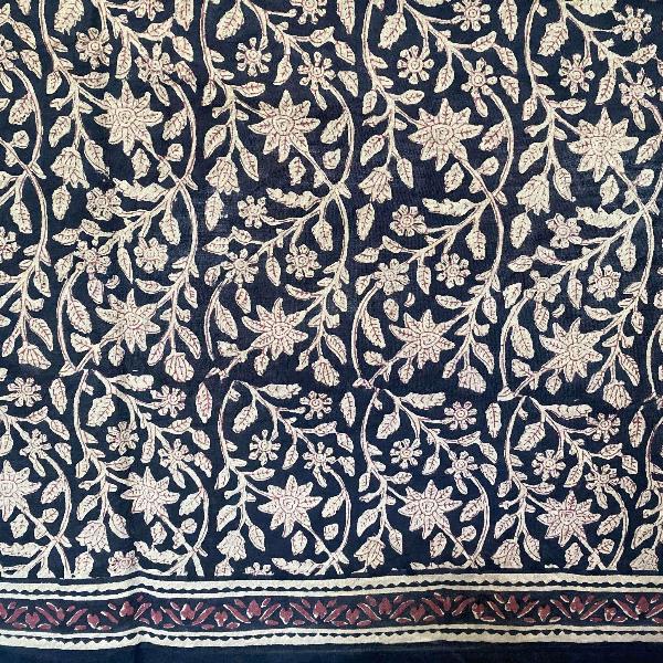 Nappe rectangulaire 250x170 imprimé bleu indigo blanc et framboise fabriquée artisanalement au block print en Inde