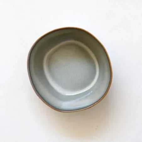 coupelle en grès aux nuances grisés fabriqué à la main
