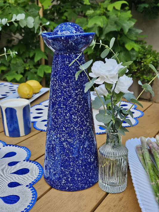 carafe originale avec bouchon  en céramique bleu faite à la main en Tunisie