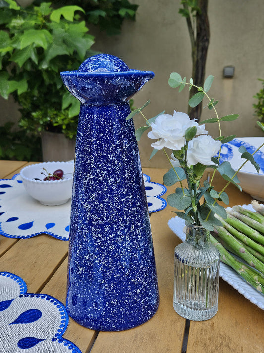 carafe avec bouchon en céramique bleue fabriquée artisanalement en Tunisie
