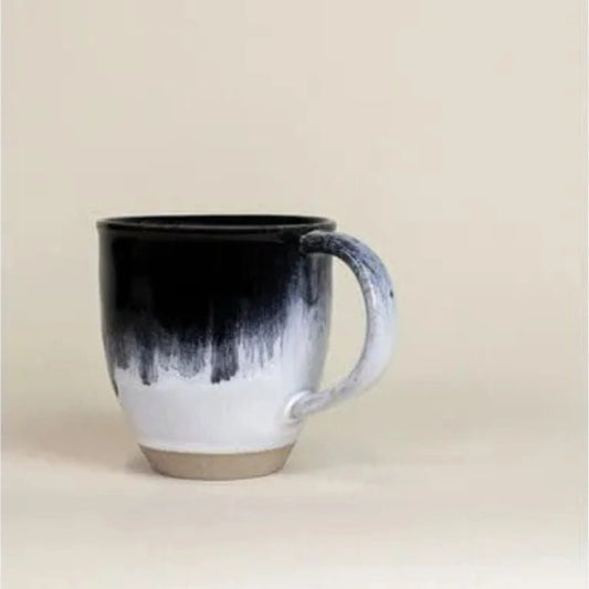 Mug en céramique noire durable fabriquée au Portugal