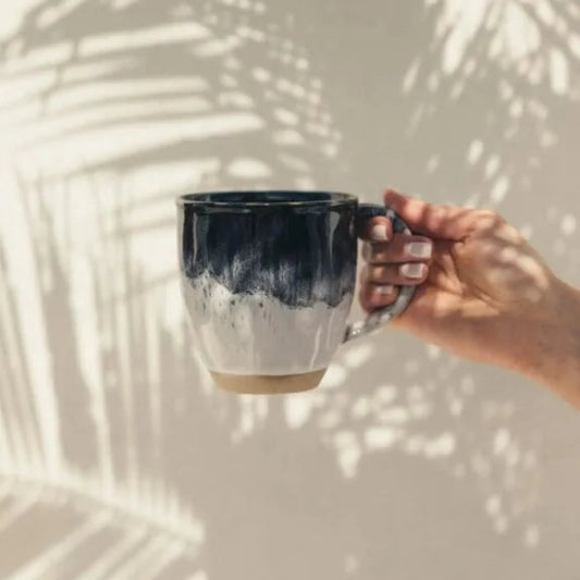 mug en céramique noir fabriqué artisanalement au Portugal