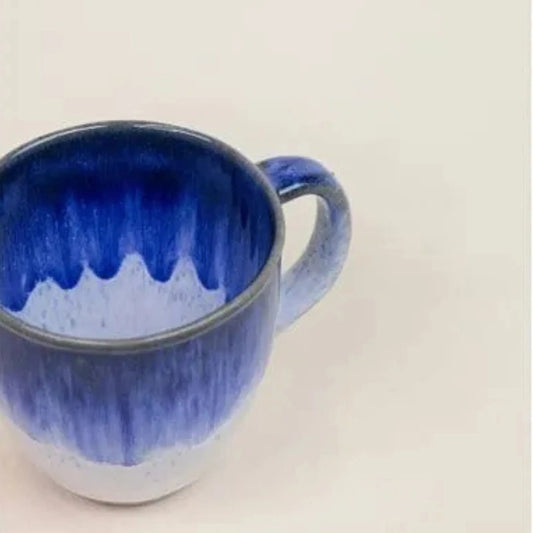 mug en céramique bleue fabriquée au portugal, design