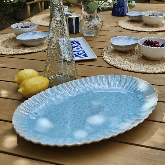 plat de service ovale bleu en grès fin finition de qualité