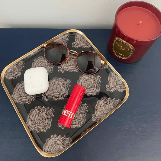 PLATEAU CARRE EN METAL EMAILLE NOIR design minimaliste