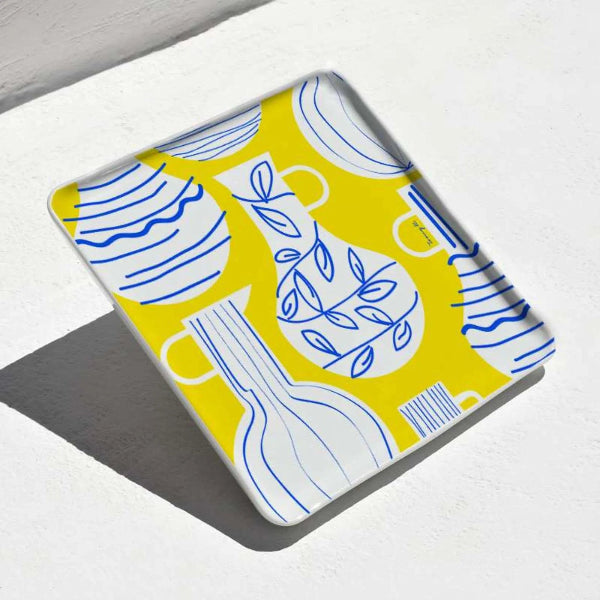 Plateau carré en porcelaine blanche avec motifs