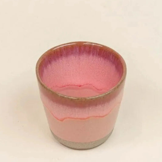 tasse à expresso en céramique rose fabriquée au Portugal