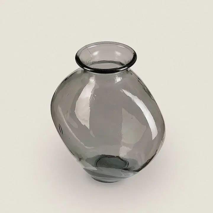 Magnifique vase teinté gris en verre reyclé fabriqué en Allemagne