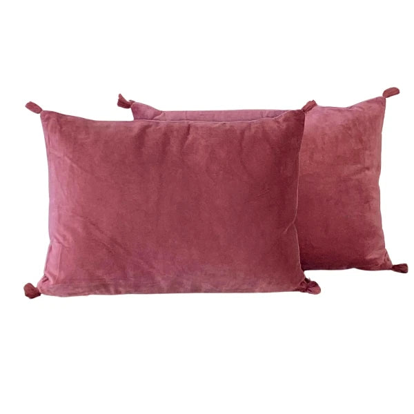 coussin rectangle en velours couleur framboise