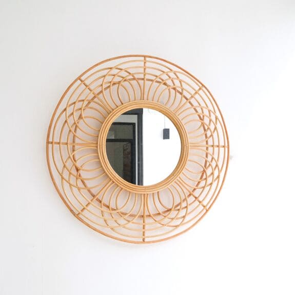 MIROIR ROND EN ROTIN MOTIF FLORAL