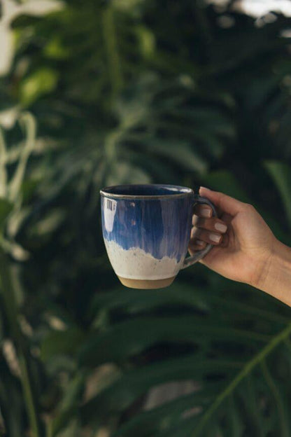 Tasse en céramique bleue