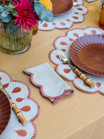 zoom set de table festonné beige et contour terracotta fabriqué au Portugal 