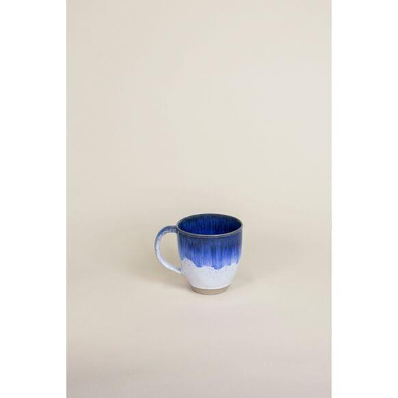 Tasse en céramique bleue