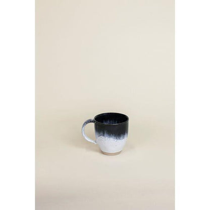 Tasse en céramique noire