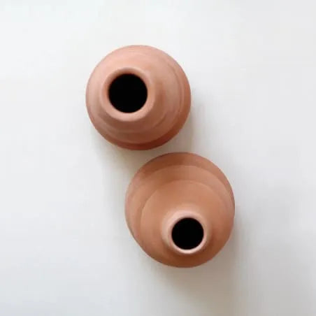 deux tailles de vases en terracotta